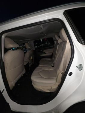 Wind Chill Pearl 2023 Toyota Highlander Hybrid XLE