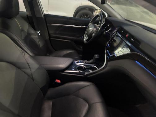 Wind Chill Pearl 2020 Toyota Camry Hybrid XLE