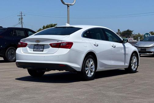 Summit White 2024 Chevrolet Malibu FWD 1LT