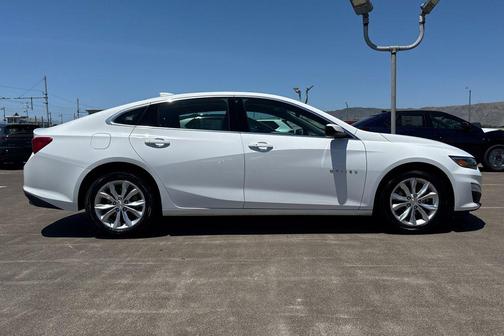 Summit White 2024 Chevrolet Malibu FWD 1LT