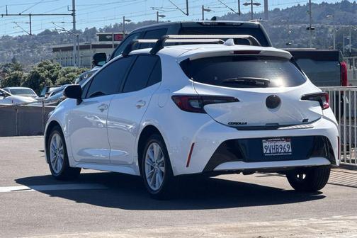 Ice Cap 2025 Toyota Corolla SE