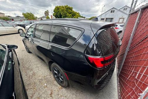 Brilliant Black Crystal Pearlcoat 2024 Chrysler Pacifica Hybrid Premium S Appearance Pkg