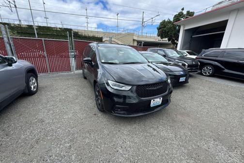 Brilliant Black Crystal Pearlcoat 2024 Chrysler Pacifica Hybrid Premium S Appearance Pkg