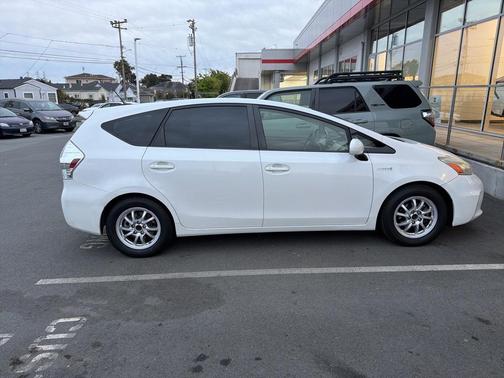 2013 Toyota Prius v Three