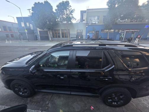 Black Metallic 2025 Honda Pilot TrailSport