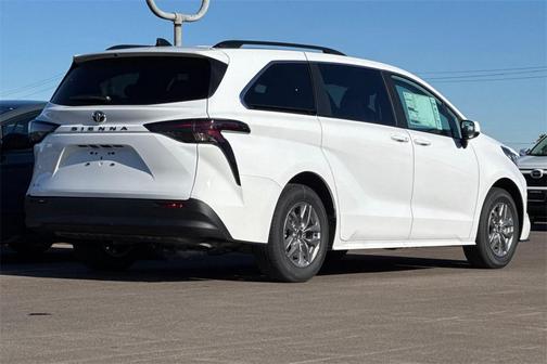 2026 Toyota Sienna LE