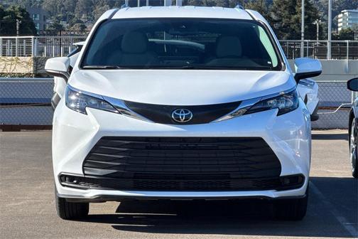 2026 Toyota Sienna LE