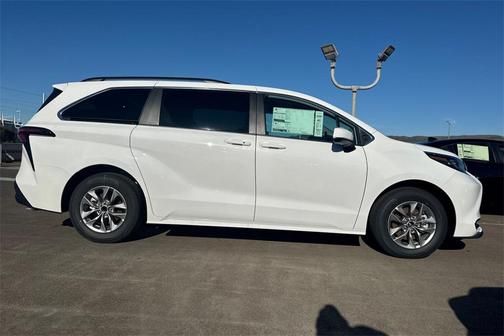 2026 Toyota Sienna LE