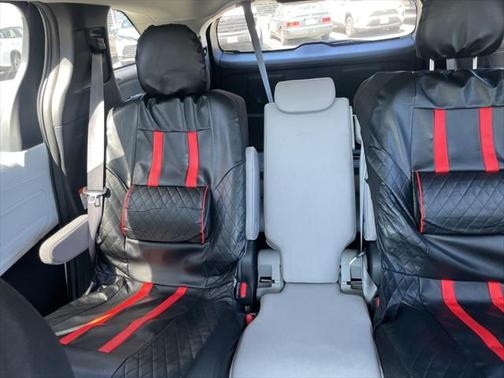 2025 Toyota Sienna LE
