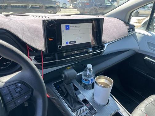 2025 Toyota Sienna LE