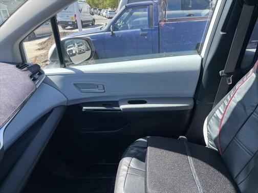 2025 Toyota Sienna LE