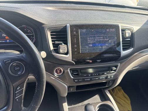 Lunar Silver Metallic 2017 Honda Pilot EX-L