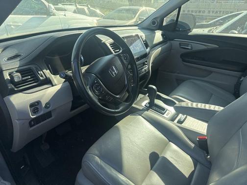 Lunar Silver Metallic 2017 Honda Pilot EX-L