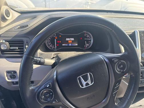 Lunar Silver Metallic 2017 Honda Pilot EX-L