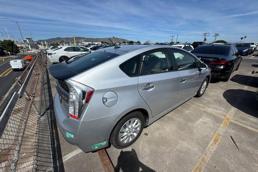 Classic Silver Metallic 2014 Toyota Prius Plug-in Base