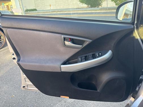 Classic Silver Metallic 2014 Toyota Prius Plug-in Base