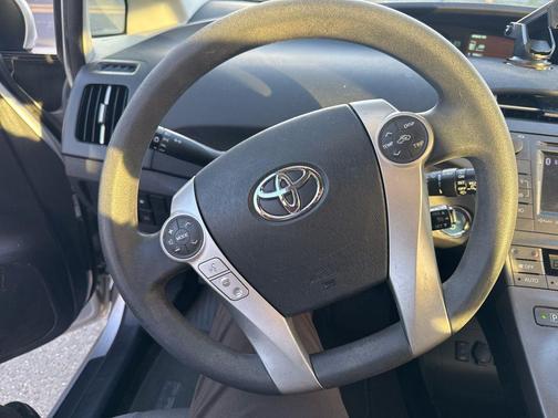 Classic Silver Metallic 2014 Toyota Prius Plug-in Base