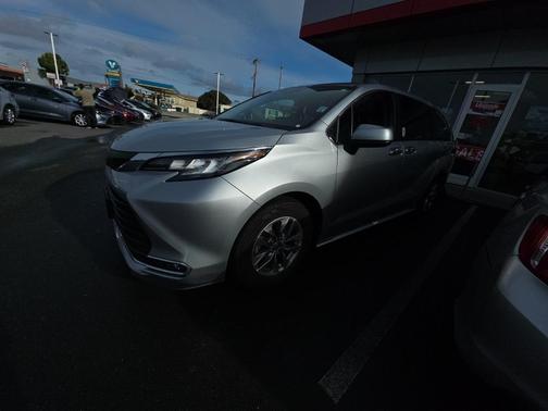 2023 Toyota Sienna XLE