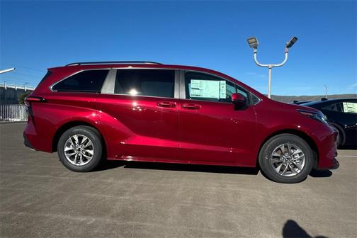 2026 Toyota Sienna LE