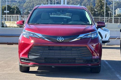2026 Toyota Sienna LE