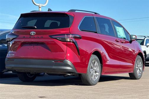 2026 Toyota Sienna LE