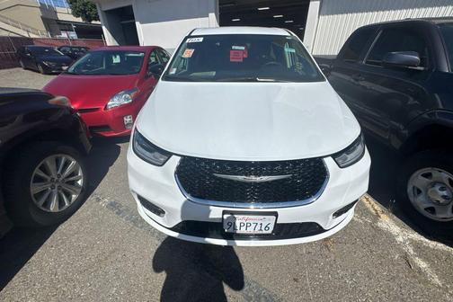 Bright White Clearcoat 2024 Chrysler Pacifica Touring L