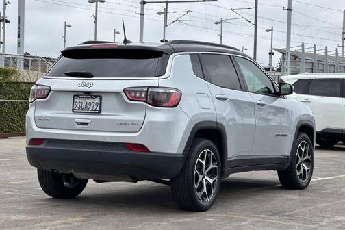 Silver Zynith Metallic Clearcoat 2025 Jeep Compass Limited