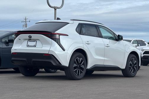 Wind Chill Pearl 2026 Toyota bZ XLE Plus