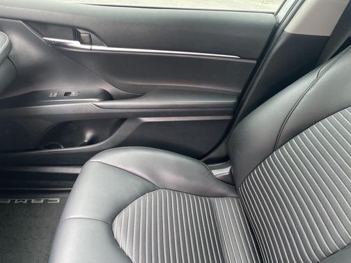 2019 Toyota Camry Hybrid SE