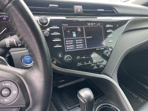 2019 Toyota Camry Hybrid SE