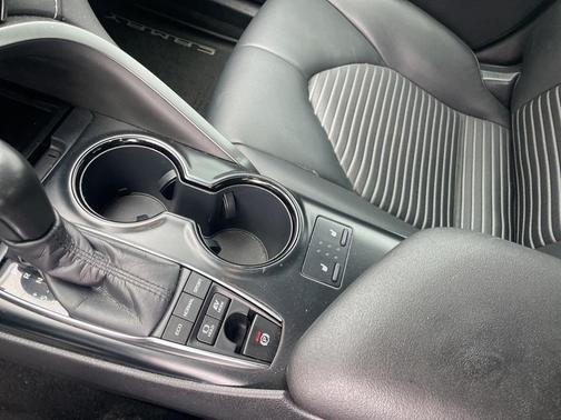 2019 Toyota Camry Hybrid SE