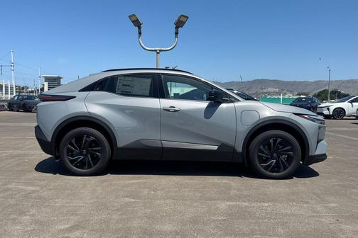 Cement 2026 Toyota C-HR SE