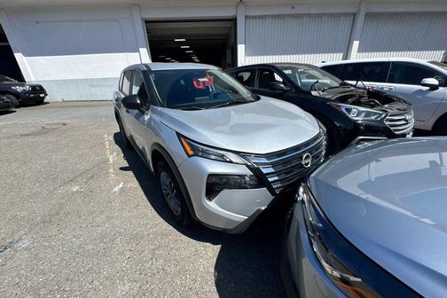 Brilliant Silver Metallic 2024 Nissan Rogue S