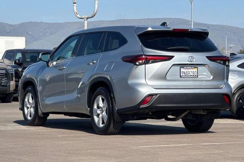 2024 Toyota Highlander LE