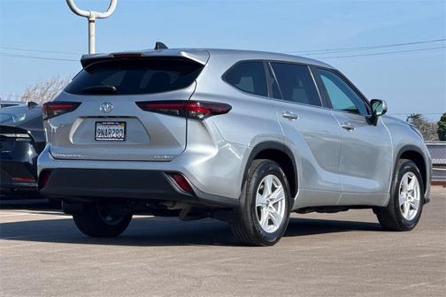 2024 Toyota Highlander LE