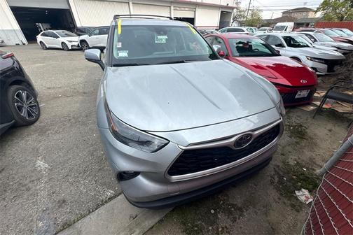 2024 Toyota Highlander LE