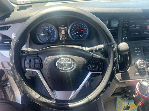 Celestial Silver Metallic 2020 Toyota Sienna LE
