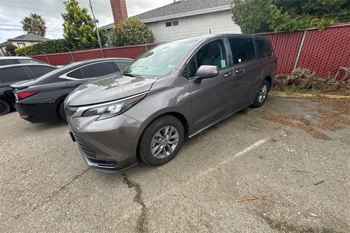 2024 Toyota Sienna LE