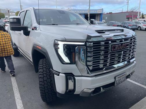 2024 GMC Sierra 2500 Denali