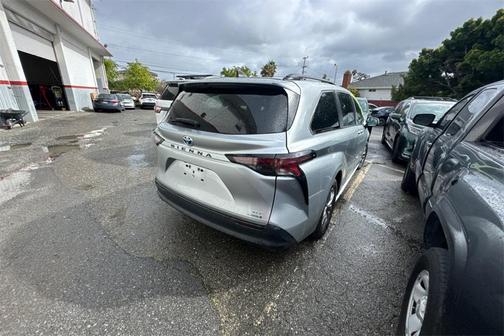2023 Toyota Sienna XLE