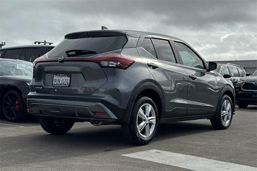 2025 Nissan Kicks S