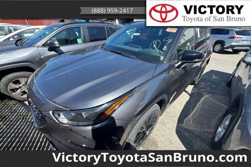 Magnetic Gray Metallic 2025 Toyota Highlander XSE