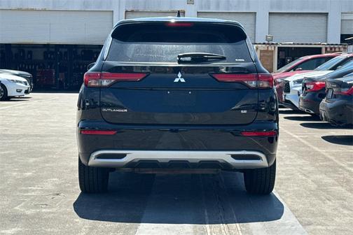 Labrador Black Pearl 2024 Mitsubishi Outlander SE 2.5 S-AWC