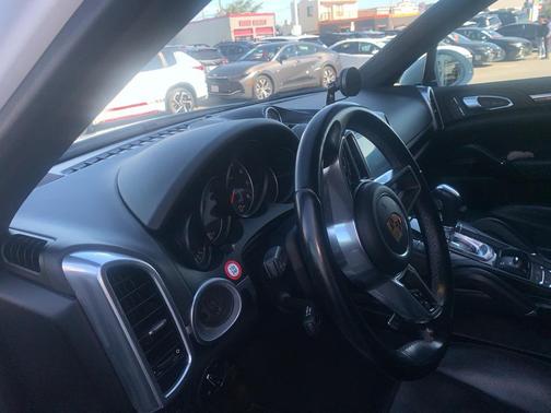 2018 Porsche Cayenne Platinum Edition