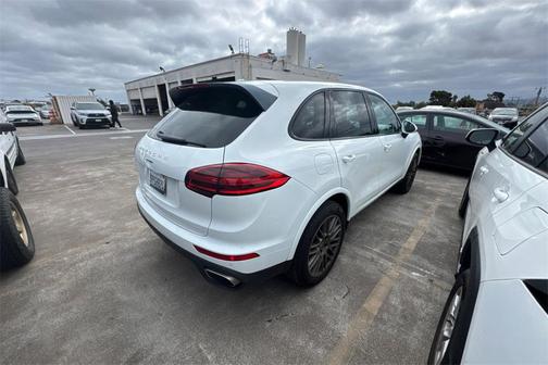 2018 Porsche Cayenne Platinum Edition