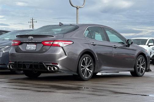 2020 Toyota Camry SE