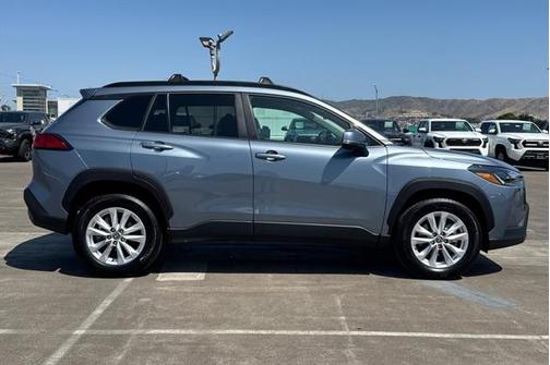 2024 Toyota Corolla Cross LE