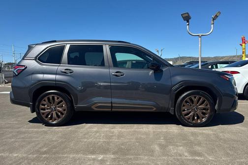 Magnetite Gray Metallic 2025 Subaru Forester Sport