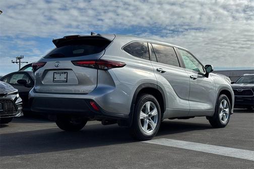 2024 Toyota Highlander LE