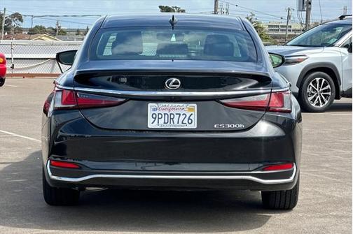 2025 Lexus ES 300h Base